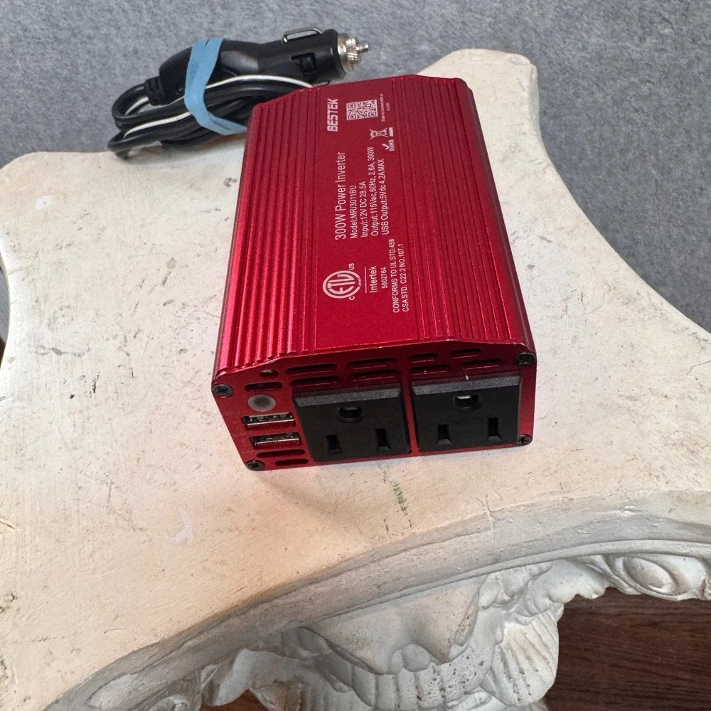 BESTEK 300W Power Inverter Car Charger MRI3011BU DC 12V 115Vac‎ Converter Tested
